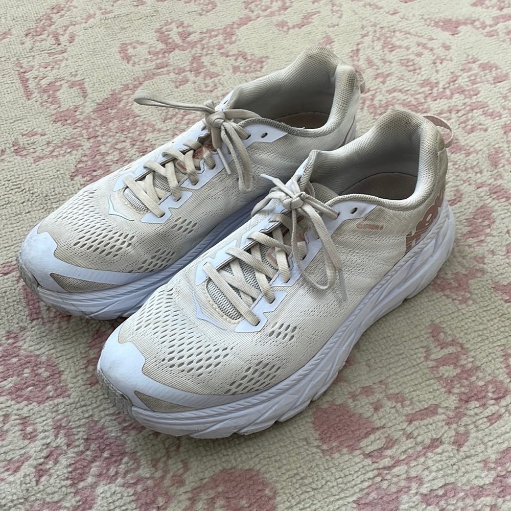 Hoka Clifton 6 cream and rose gold tennis shoes